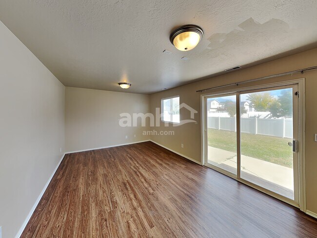 Building Photo - 2213 S 3000 W