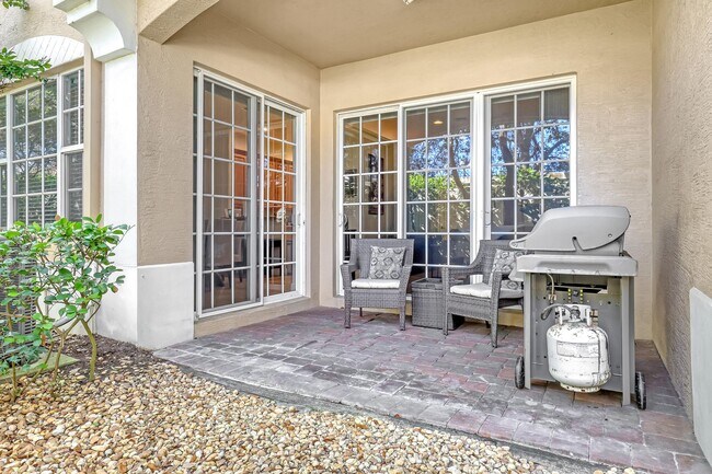 Foto del edificio - 4920 Vine Cliff Way E