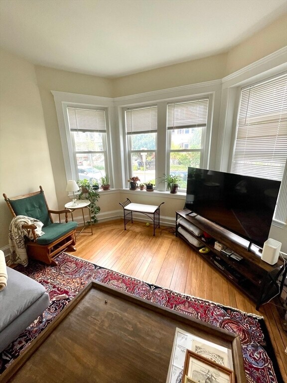 Foto principal - 102 Trowbridge St