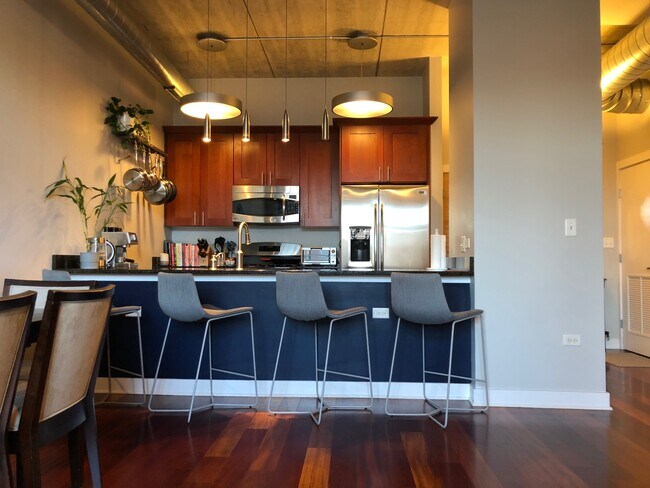 Foto del edificio - 3245 N Ashland Ave