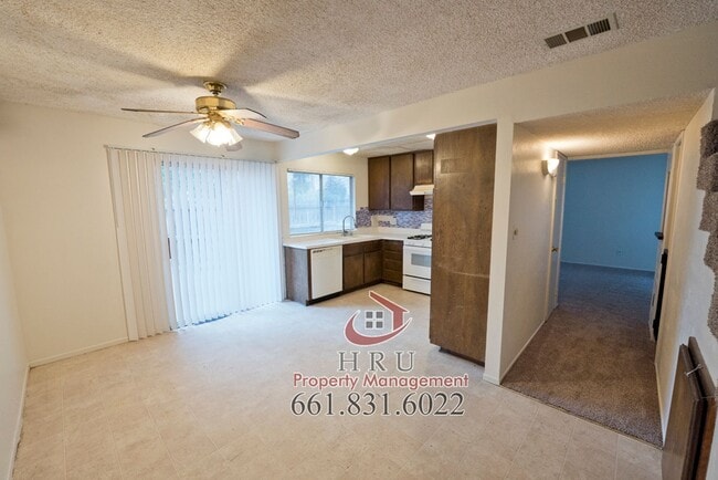 Building Photo - SW- condo 3bed-1.5 bath
