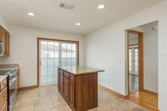 Building Photo - 6231 Bayside Dr