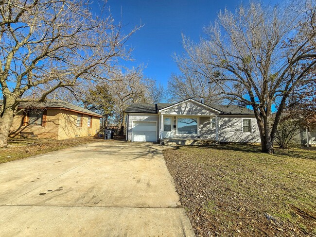 Building Photo - 3 Bedroom Home in Shawnee