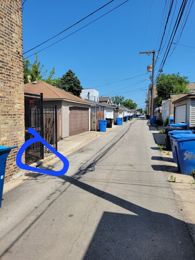 Foto del edificio - 3050 W Berteau Ave