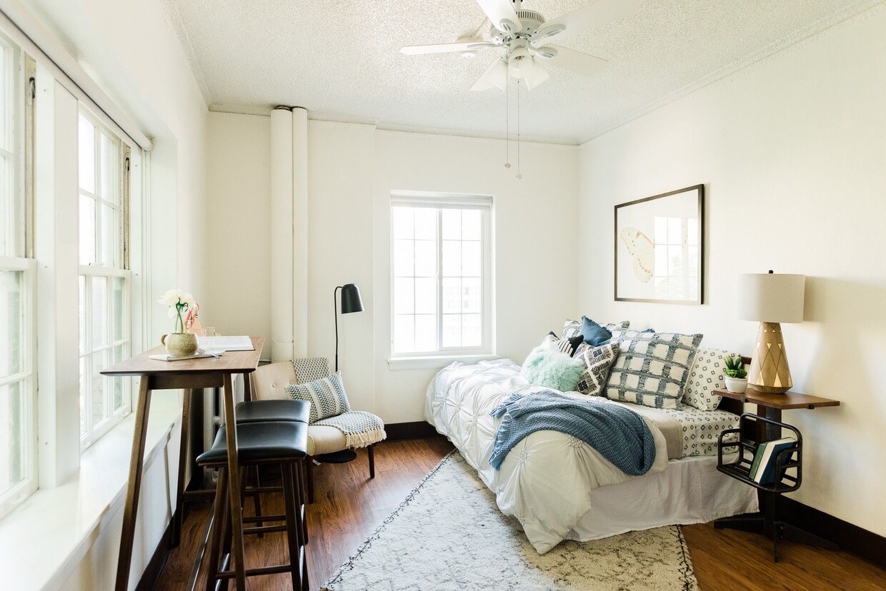 Primary Photo - Regency Apartments