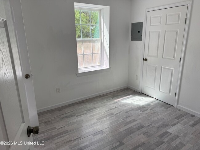 Building Photo - 212 E 2nd St