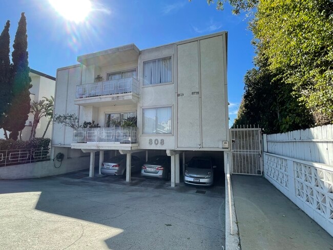 Building Photo - 808 5th St