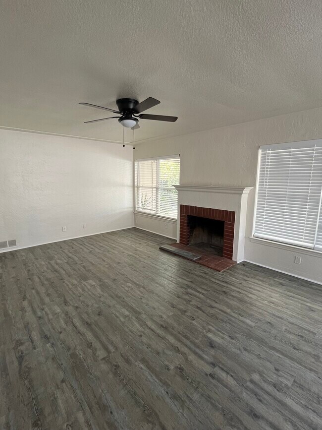 Building Photo - 816 W Fedora Ave