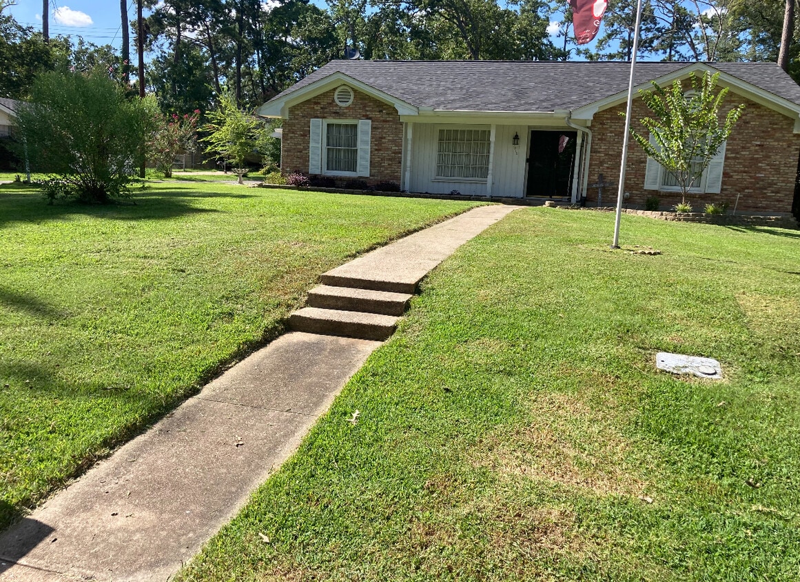 Building Photo - 1512 Wildbriar Dr