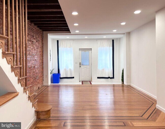Building Photo - 2819 S Marvine St