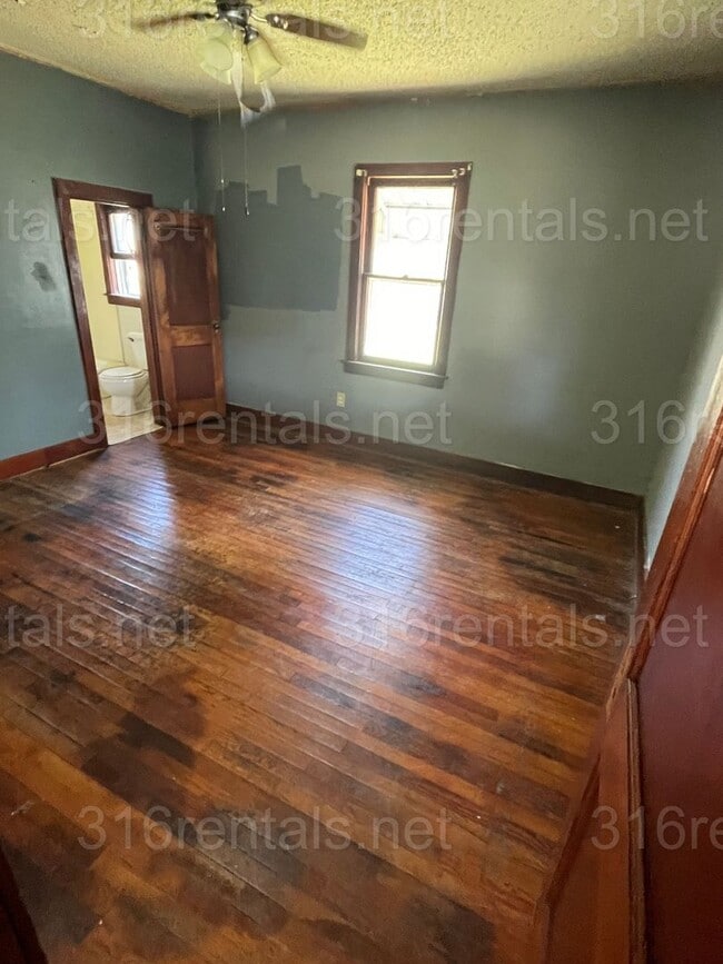Building Photo - $650 - 1 bed 1 bath - Single Family Home