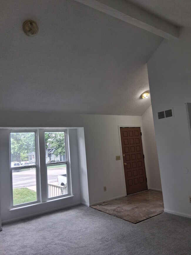Foto del edificio - 146 N Saxony Dr