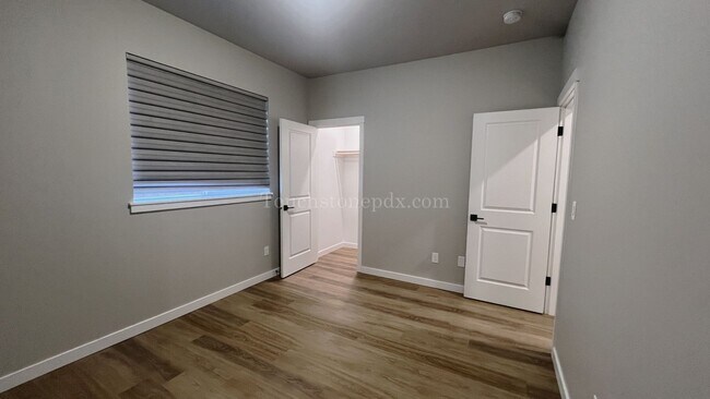 Building Photo - Sought After Modern 3-Bedroom Home!