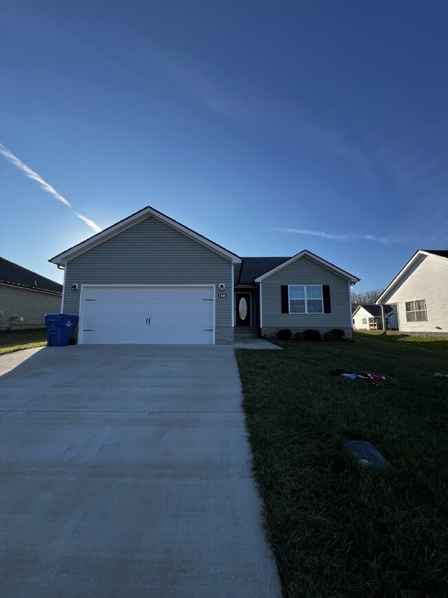 Building Photo - "Charming 3-Bed, 2-Bath Home in Clarksville with 1,264 Sq Ft of Comfort!"
