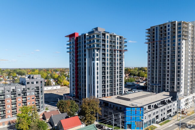 Building Photo - Vertikal