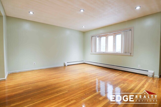Foto del edificio - 30A College Farm Rd