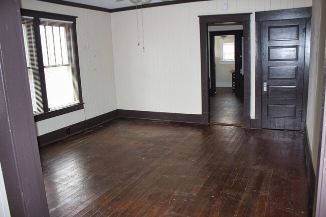 Building Photo - 135 Hollywood Dr