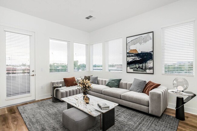 Interior Photo - Onyx Uptown PHX