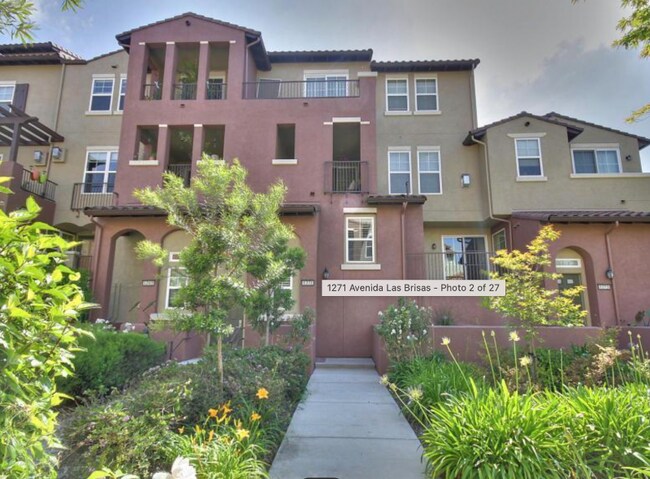 Building Photo - 1271 Avenida Las Brisas
