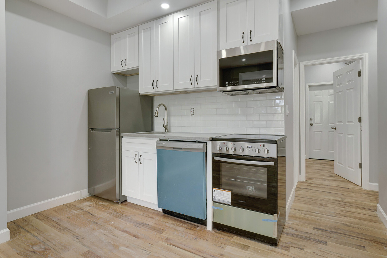 Primary Photo - 75 Woodbine St