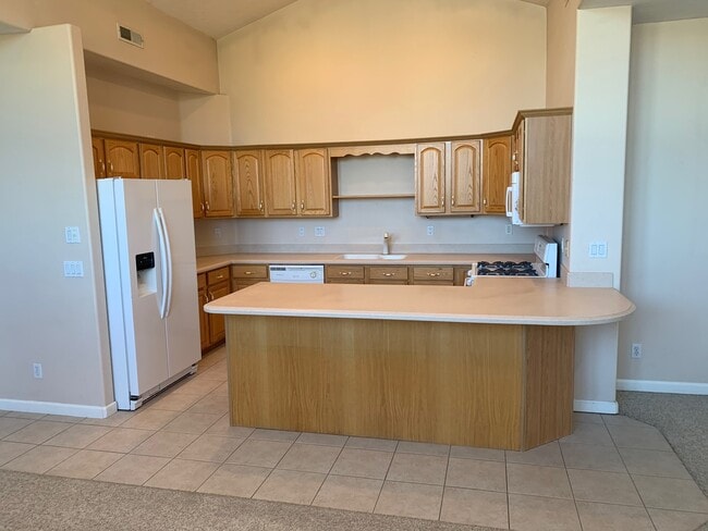Building Photo - Beautiful 3 bedroom Home in Bloomington Hills
