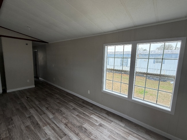 Foto del edificio - 80 Redwood Ln