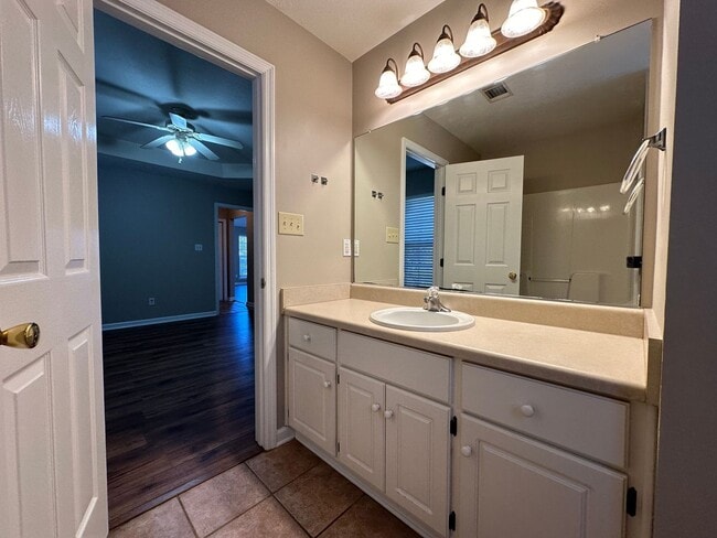 Building Photo - 1997 Sylvan Lake Dr