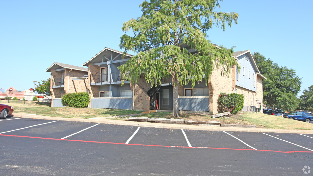 Primary Photo - Crescent Oaks