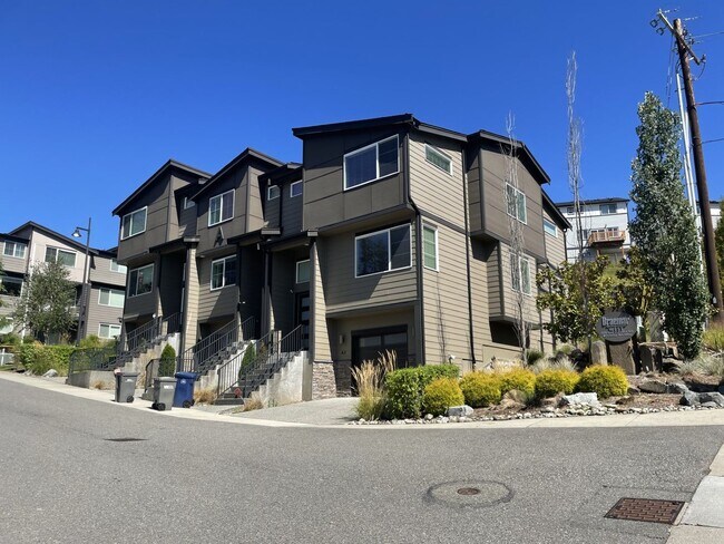 Building Photo - Beautiful Bothell Townhome