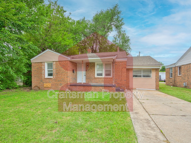 Photo - 1105 Bellevidere Dr House