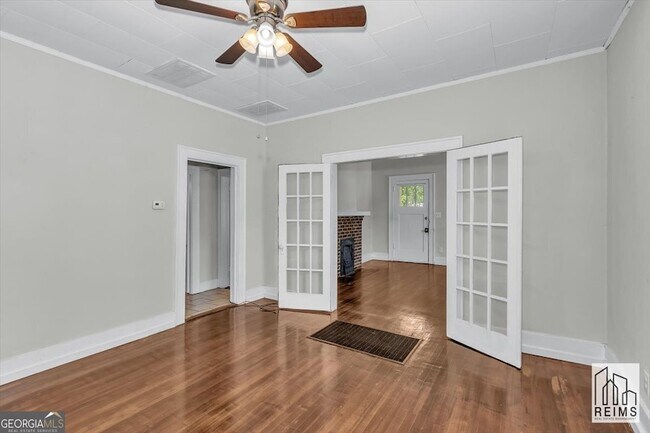 Foto del edificio - 1926 Howard Ave