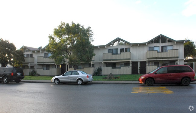Building Photo - Riverstone Townhomes