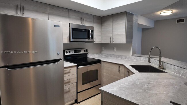 Foto del edificio - 9044 W Atlantic Blvd