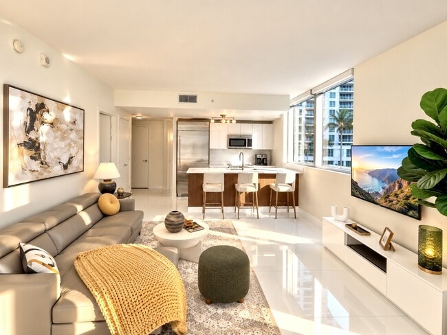 Building Photo - 1300 Brickell Bay Dr