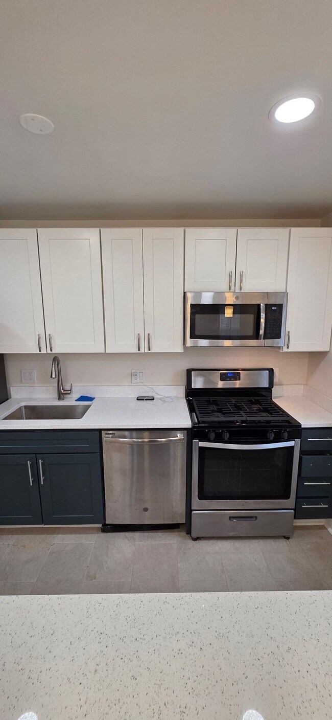 Foto del edificio - 4267 Labyrinth Rd