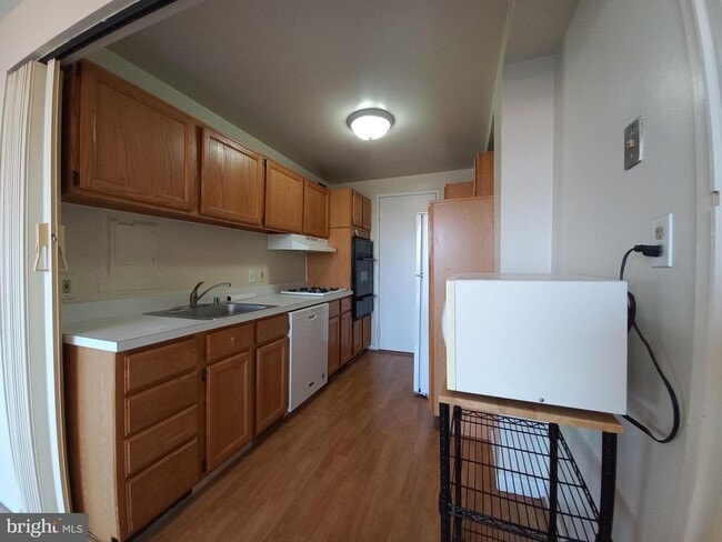 Building Photo - 10201 Grosvenor Pl