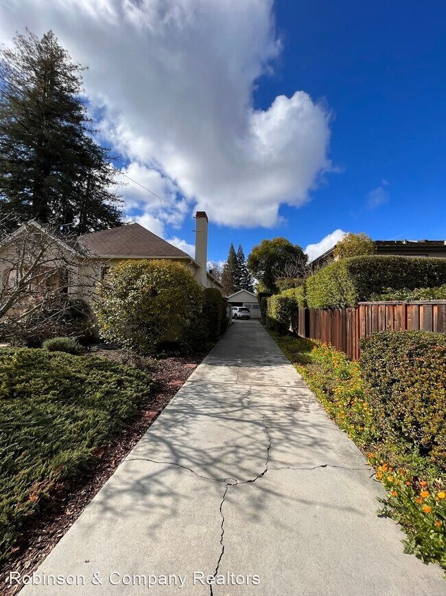 Foto del edificio - 2 br, 1 bath House - 969 University Drive