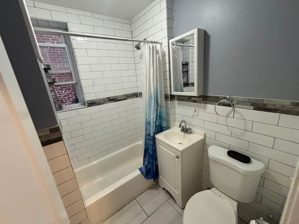 Building Photo - 735 Avenue A