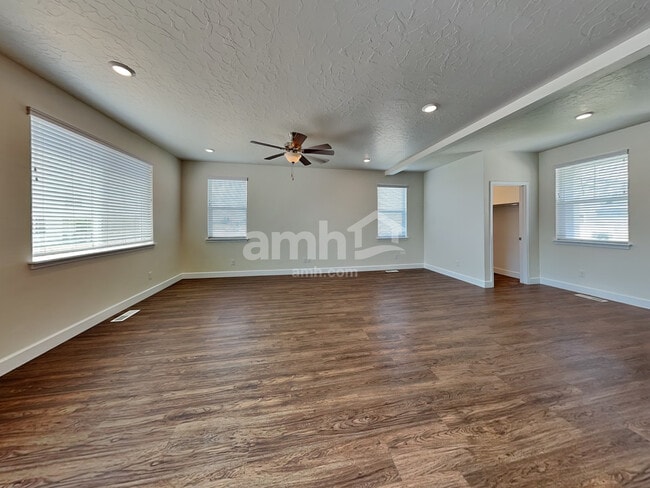 Building Photo - 1077 W 850 S