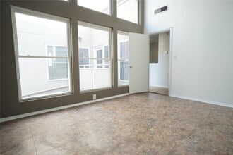 Building Photo - 6008 Inwood Dr