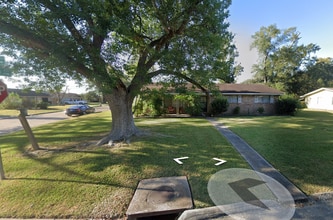 Building Photo - 8625 Skyview Dr