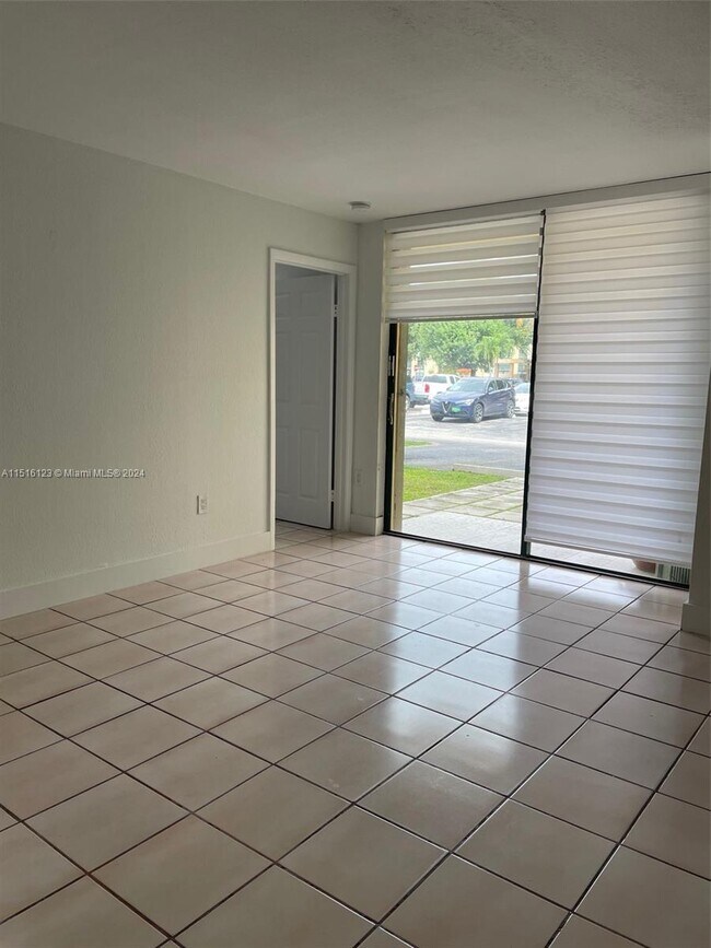 Foto del edificio - 11800 SW 18th St