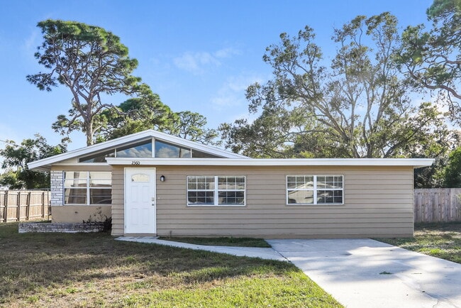 Building Photo - 2360 Novus St