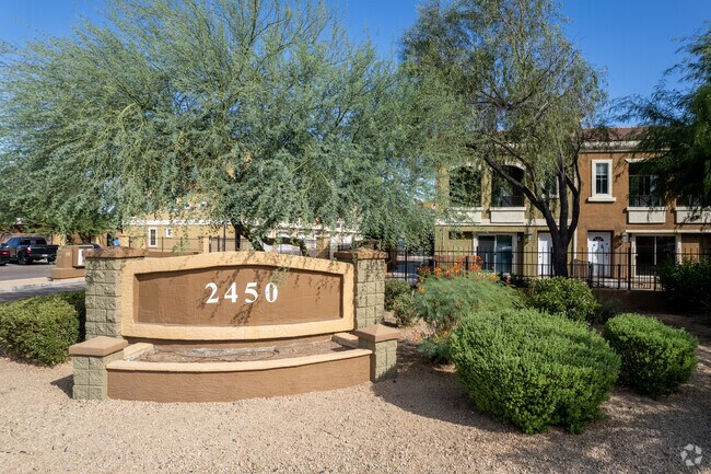 Building Photo - 2450 W Glenrosa Ave