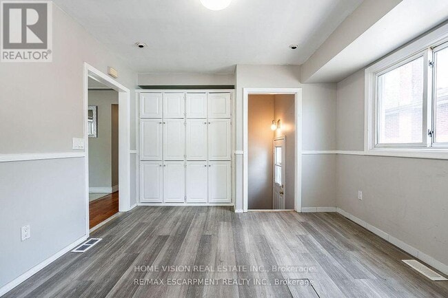 Building Photo - 3 TANAGER Ave