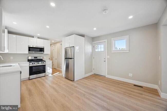 Foto del edificio - 118 Bartram Ave