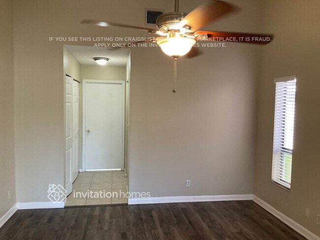 Foto del edificio - 9714 Sun Pointe Dr