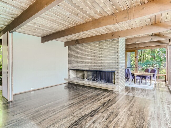 Foto del edificio - 4bd/3ba Kirkland House