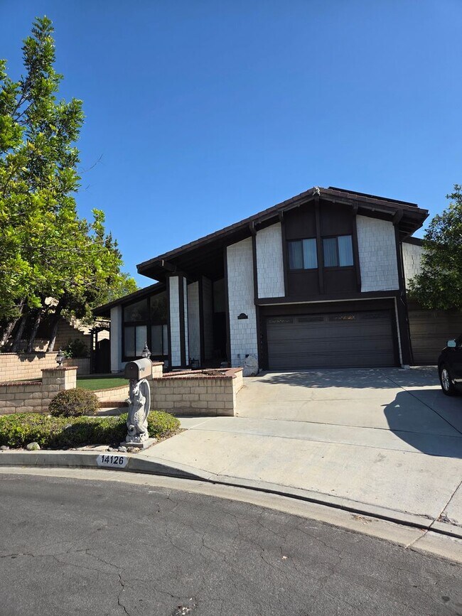 Foto del edificio - Rent ready! Beautiful 4 Bedroom 3 bath poo...