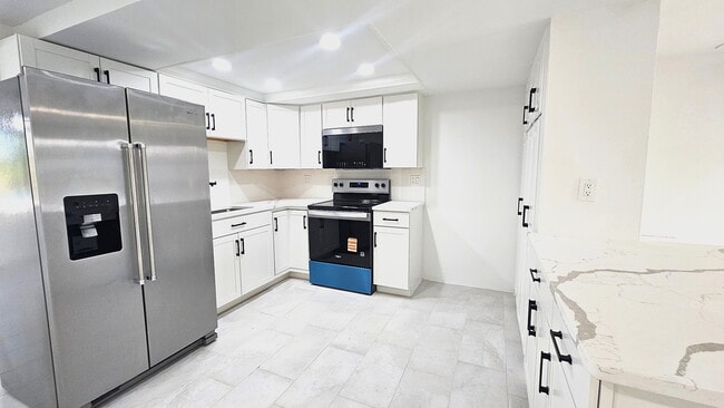 Foto del edificio - 3633 Rock Royal Dr